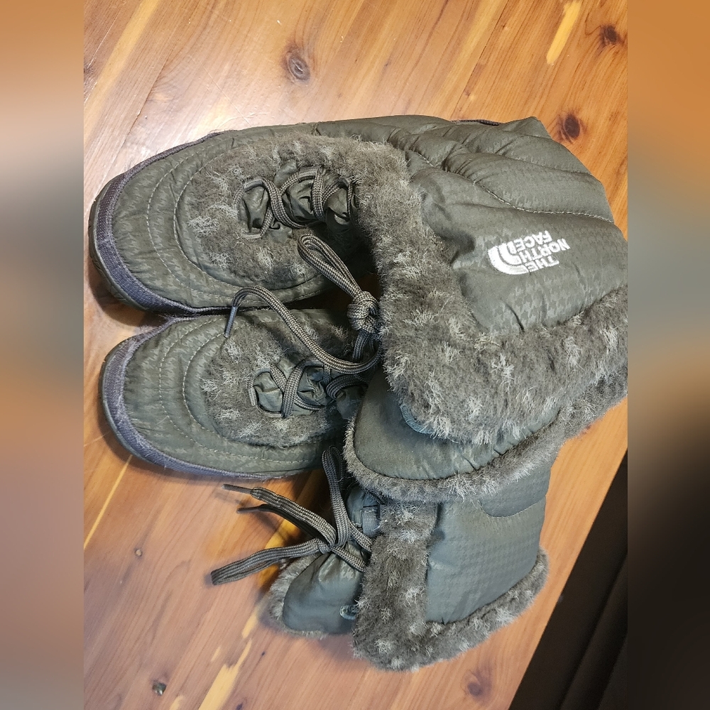 North FACE snow boots